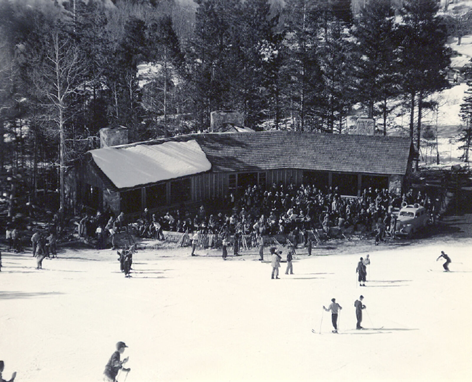 Hyde_Park_Lodge.jpg